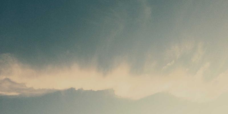 建筑施工关键环节：大型体育场馆扩声与照明系统的专业安装与调试指南